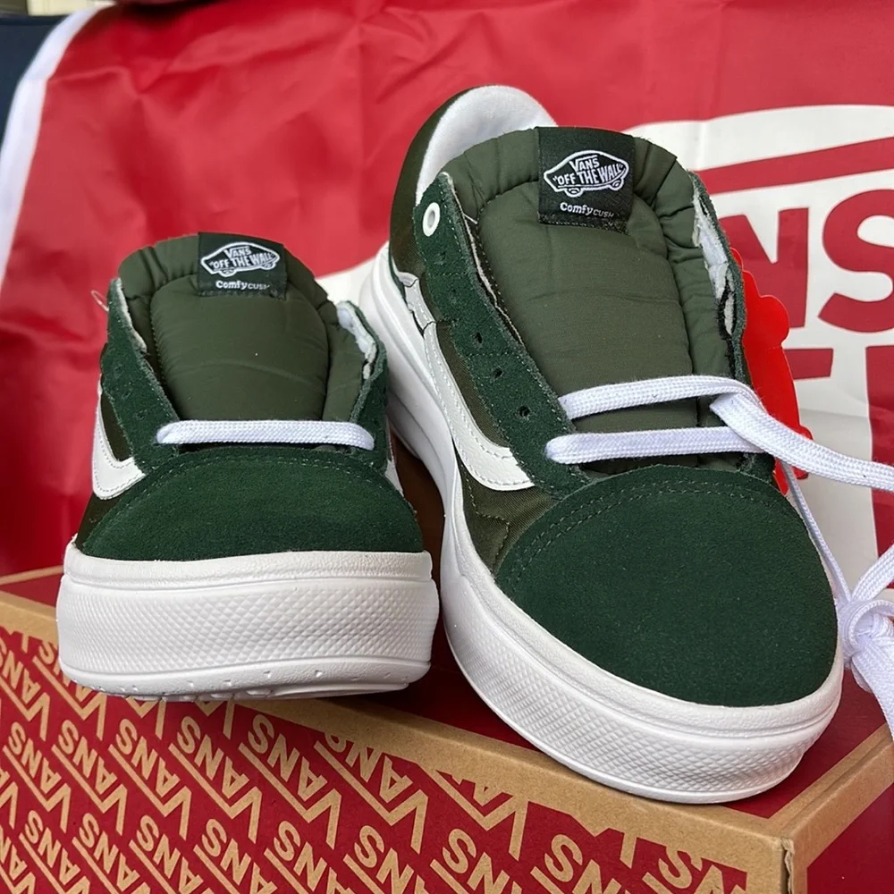 Vans Men’s Old Skool Over
Dark Green/White
VNOA7Q5EDGY
sneakers - Platforms - Picture 9 of 16